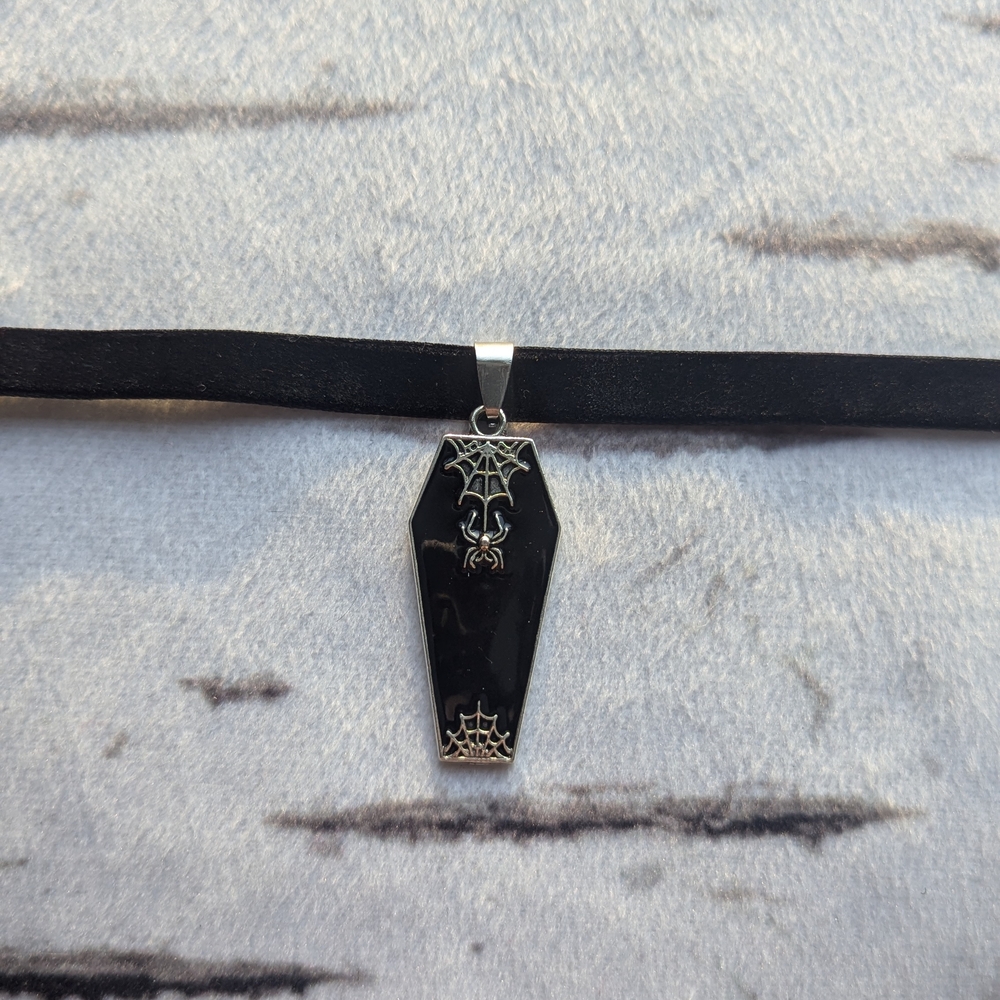 🩷 Coffin Choker